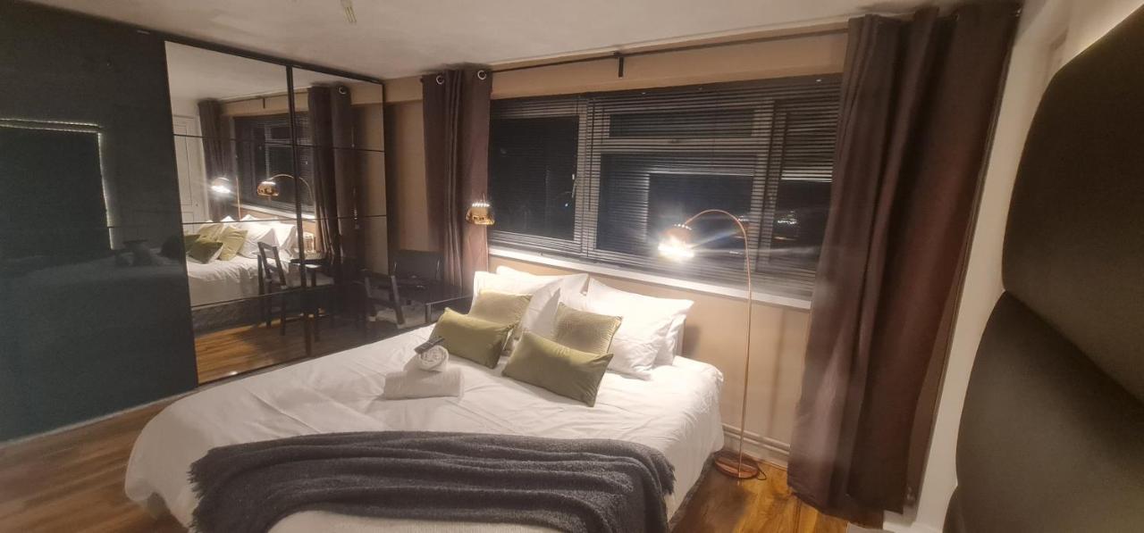Appartement R3 Superking Sized Bed & 75" Tv On The Wall In Clapham à Londres Extérieur photo