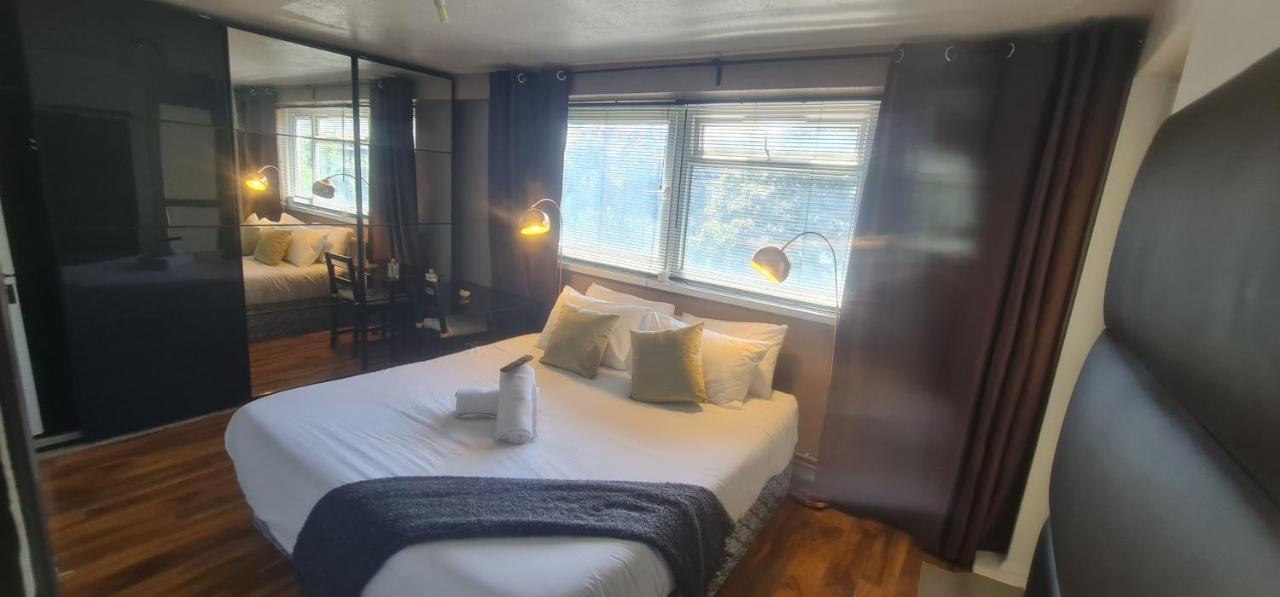 Appartement R3 Superking Sized Bed & 75" Tv On The Wall In Clapham à Londres Extérieur photo