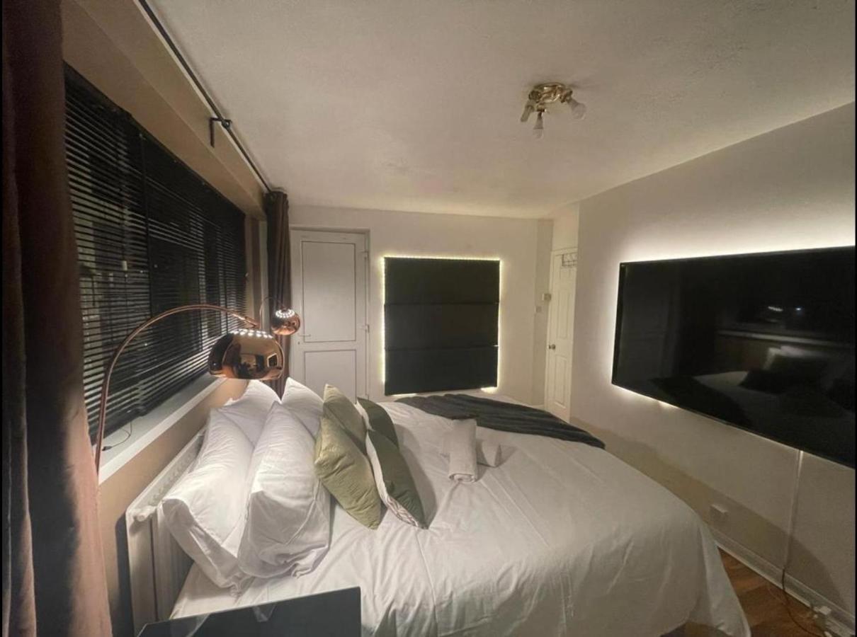 Appartement R3 Superking Sized Bed & 75" Tv On The Wall In Clapham à Londres Extérieur photo