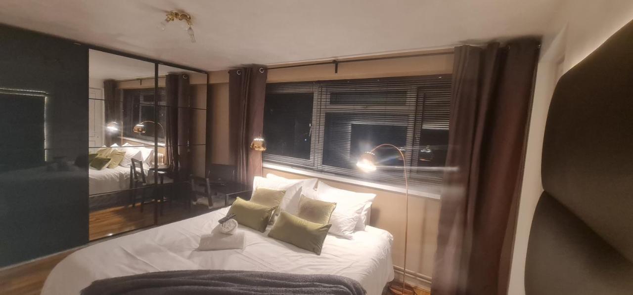 Appartement R3 Superking Sized Bed & 75" Tv On The Wall In Clapham à Londres Extérieur photo