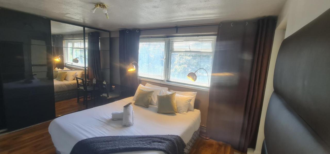 Appartement R3 Superking Sized Bed & 75" Tv On The Wall In Clapham à Londres Extérieur photo