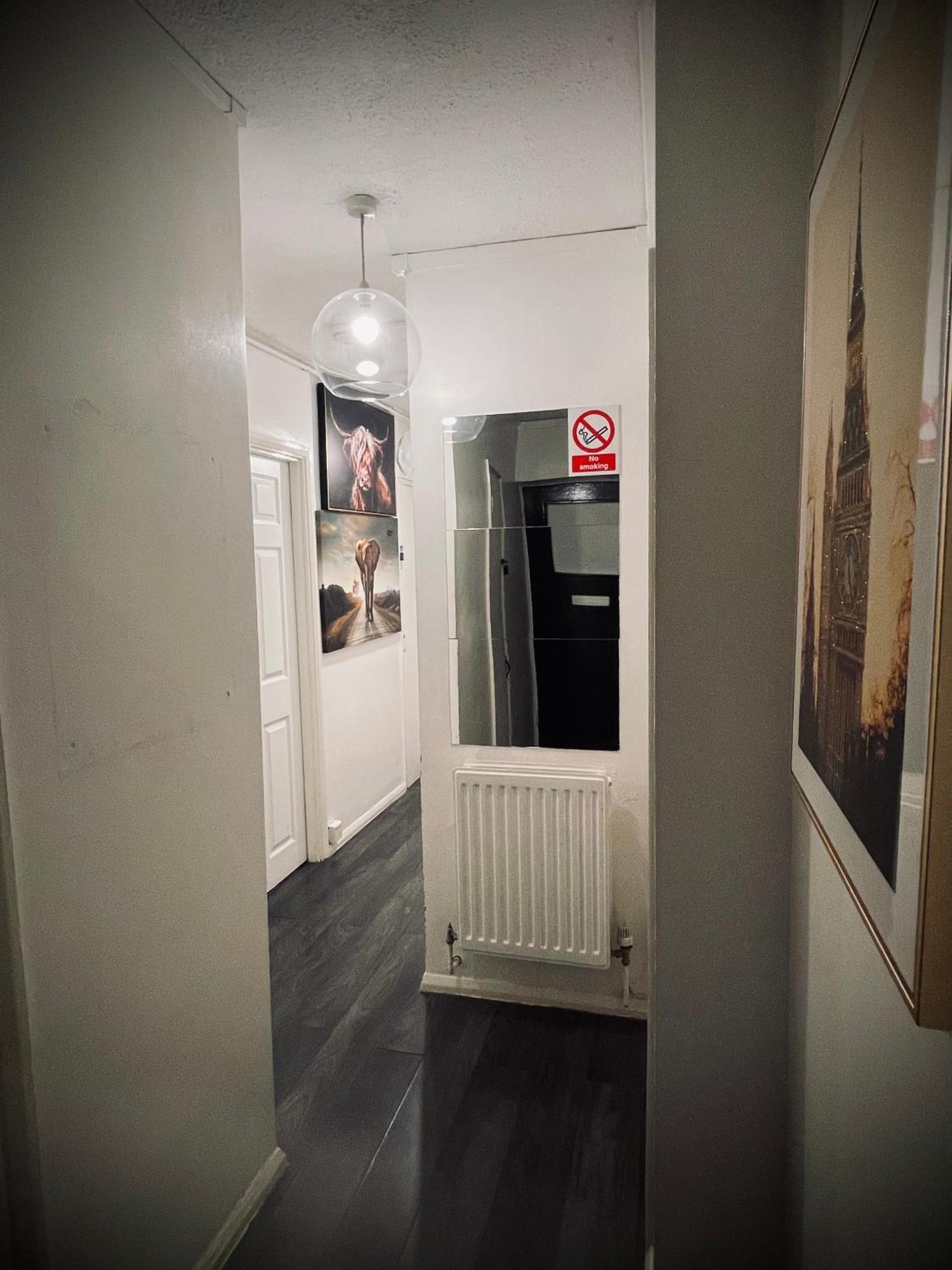 Appartement R3 Superking Sized Bed & 75" Tv On The Wall In Clapham à Londres Extérieur photo